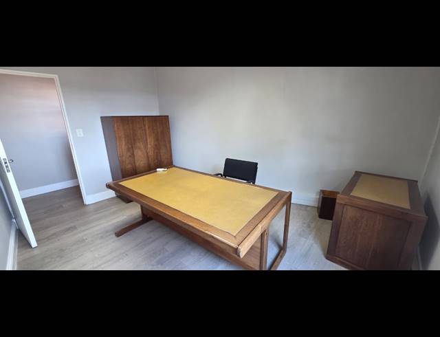 218M² OFFICE TO LET IN ROCKY DRIFT
